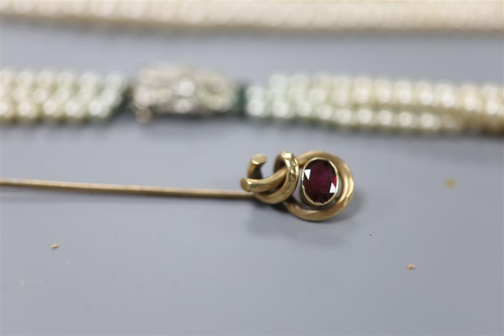 Mixed jewellery including Victorian pendant necklace.